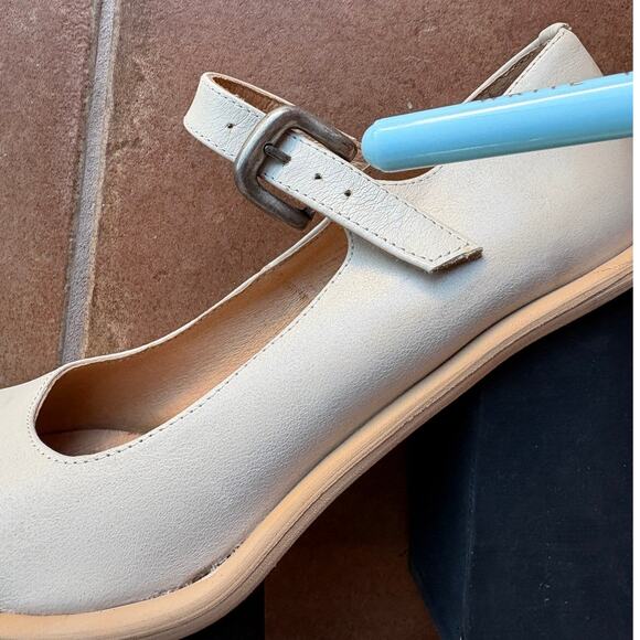 Free People Maggie Platform Mary Janes w Flaw - Missing Hardware - size 38/7.5 - Picture 6 of 15